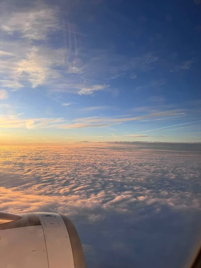 Photos with a difference of 5 minutes - My, The photo, Nizhny Novgorod, Airplane, Weather, Clouds