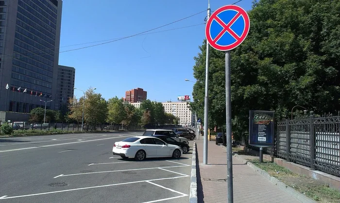 The girl was able to prove in court that the “No Stopping” sign does not apply to the adjacent territory - My, Right, Court, Traffic rules, Violation of traffic rules, Parking, Motorists, Gai, Tow truck, Parking