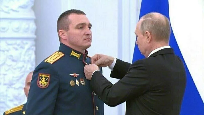 Putin started taking medals off people to give them to Adam Kadyrov - Humor, Vladimir Putin, Adam Kadyrov, Medals, Rewarding, The president, Politics, Repeat