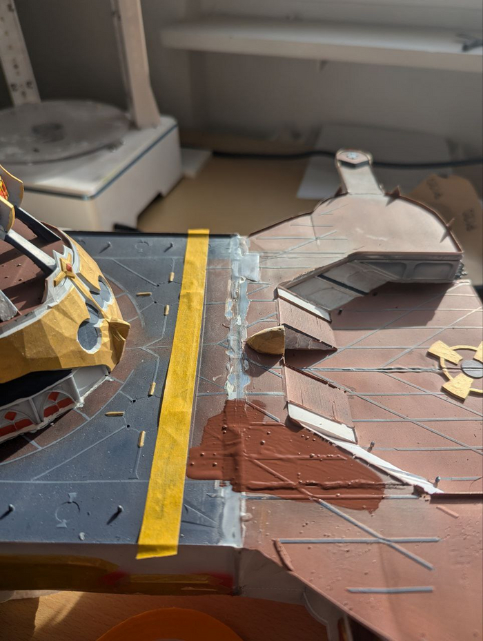 Малярная лента крайне помогает в покраске