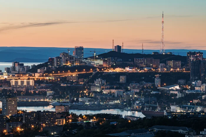 Vladivostok at dusk - My, Landscape, Canon, The photo, Architecture, Vladivostok, Primorsky Krai, Cities of Russia