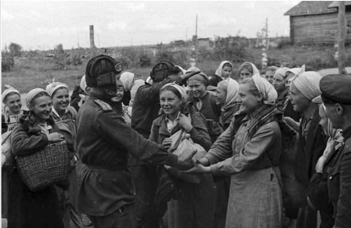 Освобождение села нашими танкистами