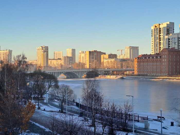 Макаровский мост и бывшее здание мельницы купцов Симанова и Макаровых 1884г.