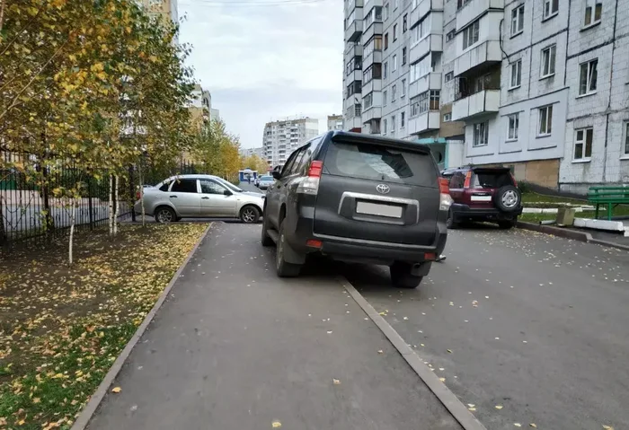 The girl was fined for parking on the sidewalk, but she proved in court that it was a residential area - My, Traffic rules, Violation of traffic rules, Motorists, Parking, Gai, Court, Driver