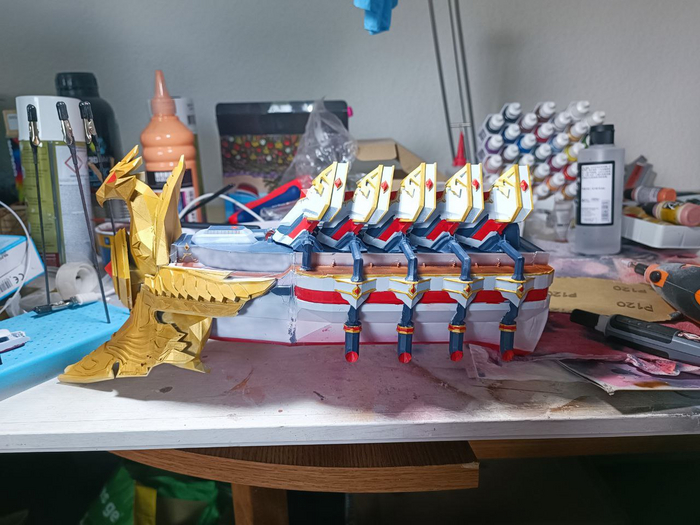 Покрашенные и крайне грубо склеенные 2 носовых фрагмента