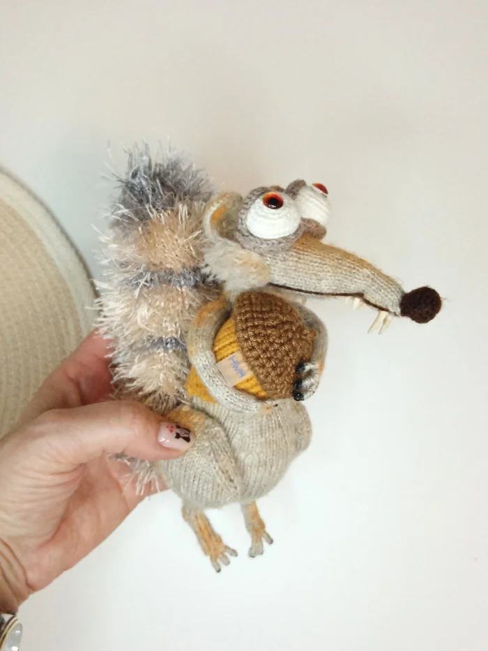 Knitted toy Saber-toothed rat-squirrel Scrat - My, Squirrel, Knitting, Soft toy, Knitted toys, Author's toy, Knitting, Crochet, Amigurumi, Video, Vertical video, Longpost, Saber-toothed squirrel, Ice Age (cartoon)