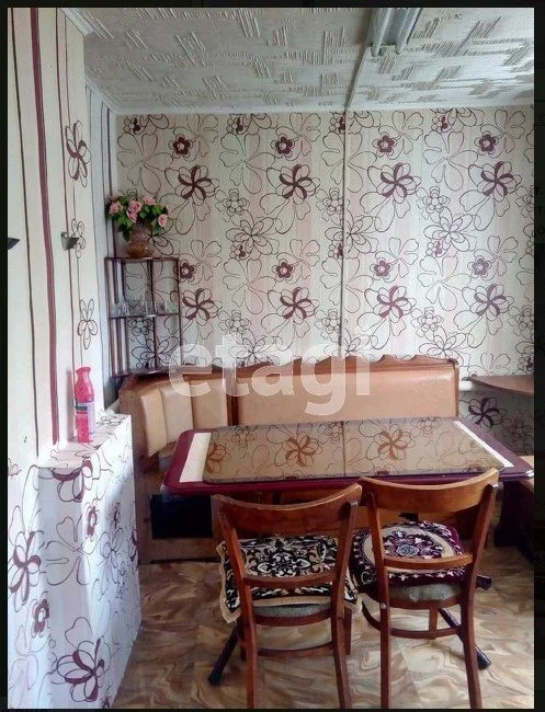 It seemed so - Wallpaper, Fan, Private house, Swastika