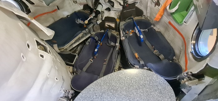 И эти странные кресла оказались весьма удобными и комфортными.