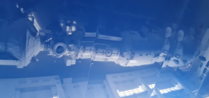 отражение в потолке