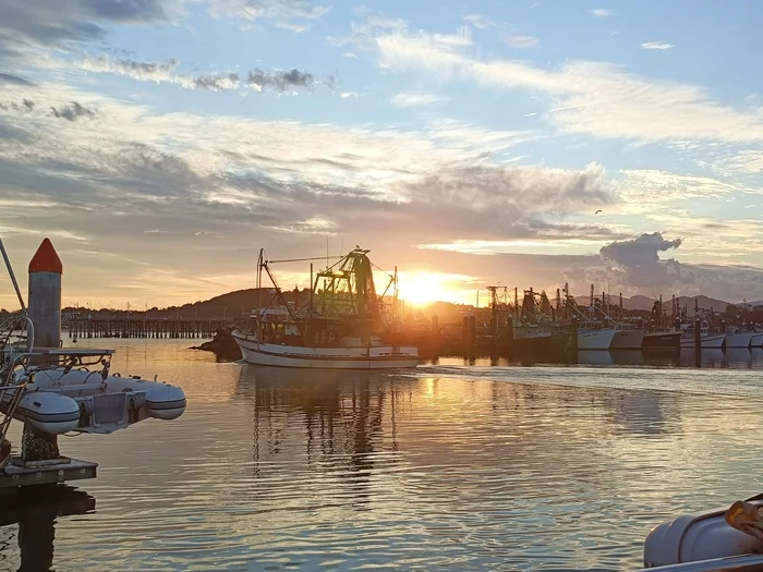 Let's go catch some goodies - My, A boat, Sunset, Longpost, The photo, Landscape