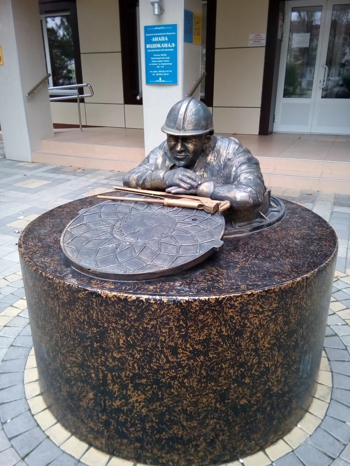 Monument to water utility workers - My, The photo, Mobile photography, Street photography, Monument, Vodokanal, Plumber, Workers, Anapa, sights, City walk, Travel across Russia, Краснодарский Край