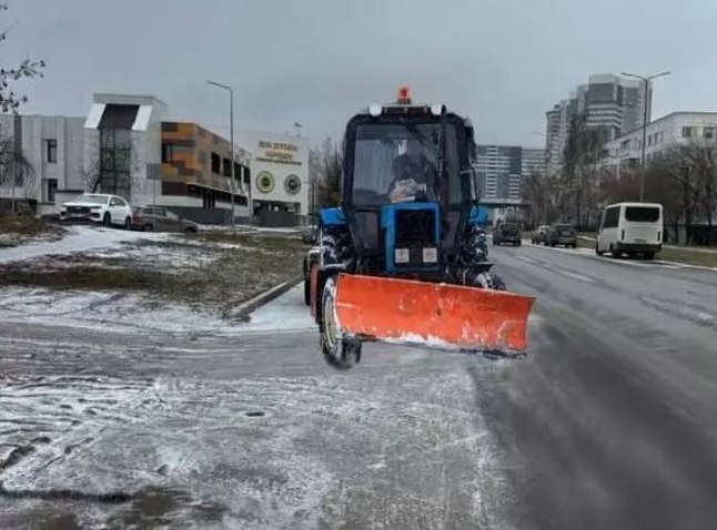 Трактор, которого нет... - Мемы, Уборка снега, Трактор, Тракторист, Будни Тракториста