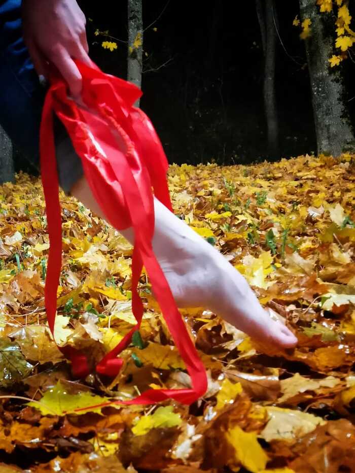 Autumn Walk with Bare Feet - My, Legs, Foot fetish, Barefoot, Video, Longpost