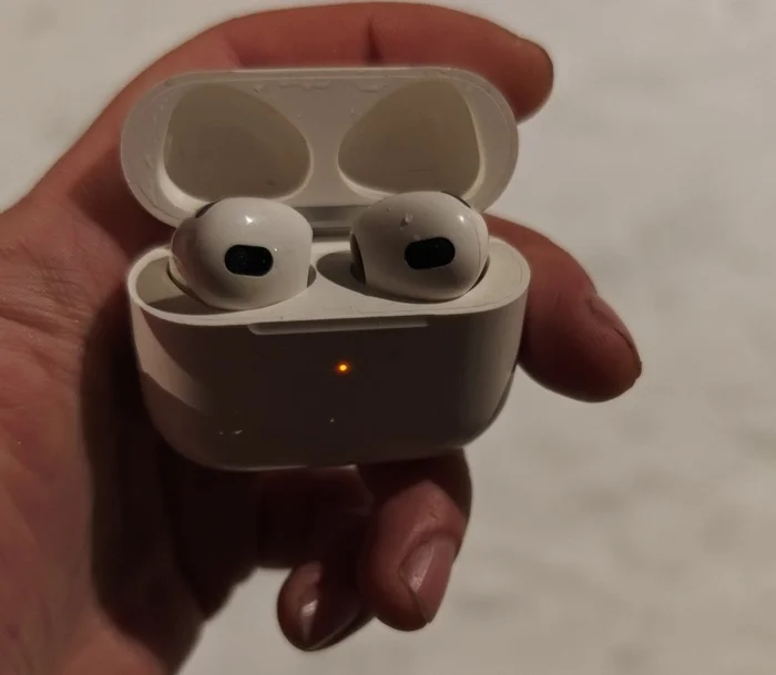 Found AirPods. Owner, come find me! Moscow - My, Wireless headphones, Find, Lost things, Found things