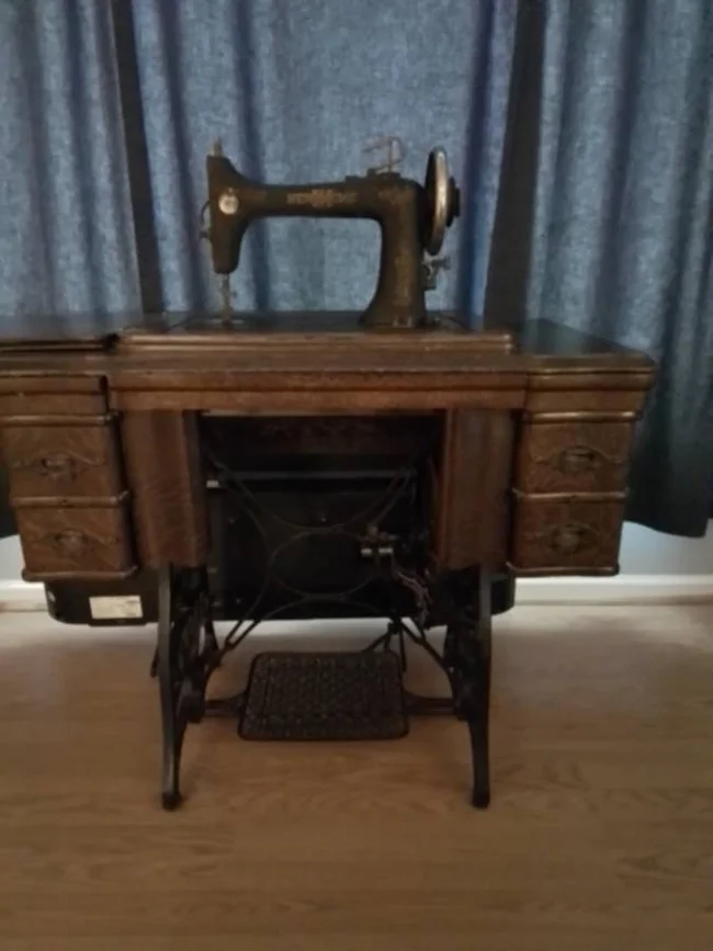 On the Maine-Vermont border, a 1903 sewing machine - a domestic rotary sewing machine - is being sold as an antique for $75! - Sewing machine, Antiques, Longpost