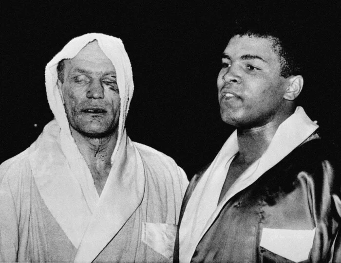 Henry Cooper and Muhammad Ali after the fight, June 18, 1963 - Sport, Boxing, Competitions