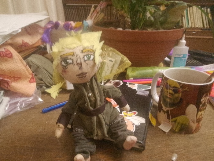 дааа! почти доделала этого мужичка! дошила манжету и сажусь за его штаны! ой счастливая! чтоже еще говорить? хм.... сегодня постораюсь сесть и пришить ему волосы!^^ а то не гоже лысым гонять)))) ну чтоже!•^• пока нет идей для рисования(((