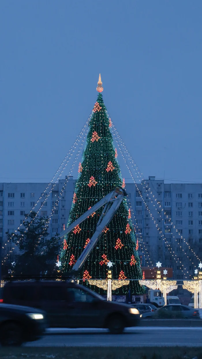 Do you feel how the preparation is going and it is coming? - My, New Year, Naberezhnye Chelny, Christmas tree, Town, The photo