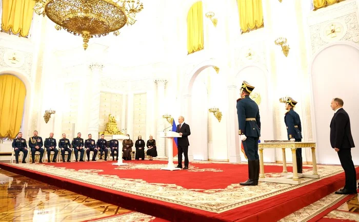 On Heroes of the Fatherland Day, Vladimir Putin presented Gold Star medals to Heroes of Russia - news, Politics, Russia, Moscow, Kremlin, Vladimir Putin, Military establishment, Military, Heroism, Patriotism, Fatherland, Medals, Rewarding, Special operation, Society, Kremlinru, Video, Video VK, Longpost