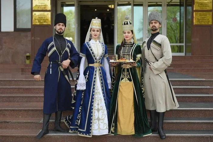 Can someone explain to me the difference between Circassians and Adyghe? - Caucasus, North Caucasus, Caucasians, Karachay-Cherkessia, Tourism, Republic of Adygea, Туристы, Turkey