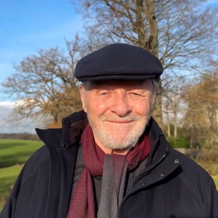 Жизнерадостный 86-летний Сэр Энтони Хопкинс на новом фото