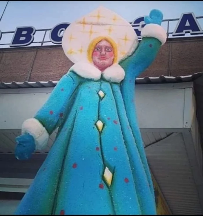 Barnaul. Station. Snow Maiden - Barnaul, Railway station, Snow Maiden, Sight, Sculpture