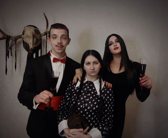 The Addams Family Cosplay - My, The Addams Family, Wensday Addams, Mortisha Addams, GГіmez Addams, Cosplay, Imitation, Cosplayers, Costume, Longpost