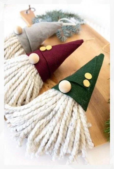 Three Easy Yarn Ornaments Even Kids Can Make - Knitting, Decoration, Needlework, New Year, Children, Crafts, Holidays, Christmas, Presents, Decor, Toys, VKontakte (link)