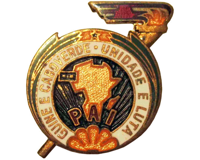 Пионерский значок Гвинеи-Бисау и Кабо-Верде