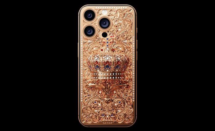 Russia Releases iPhone with Kilogram Gold Cover - Technologies, Innovations, Gold, iPhone, Vertical video, Apple, Designer, Video, Soundless