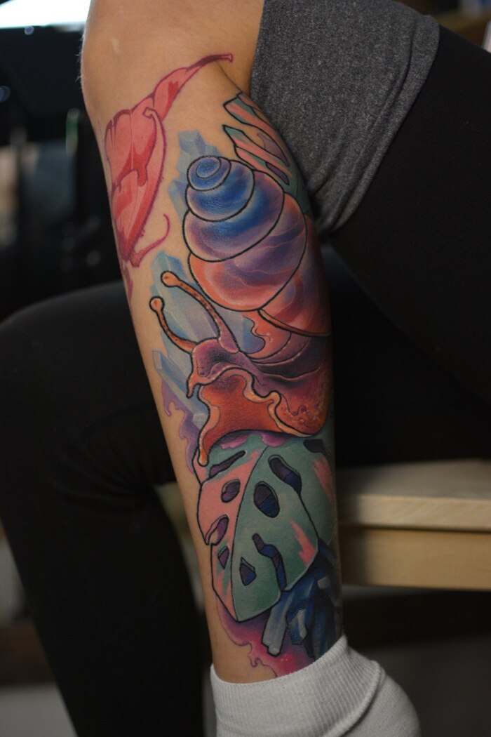 да эта улитка тоже домашнее животное, но сделано не в реалистичной технике по фото, а стилизованно.