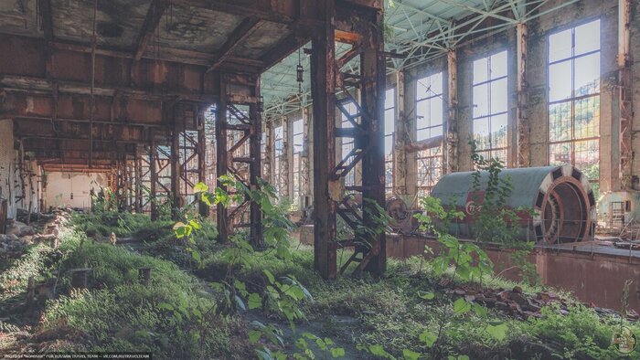 Машинный зал заброшенной ГРЭС в 2019 году