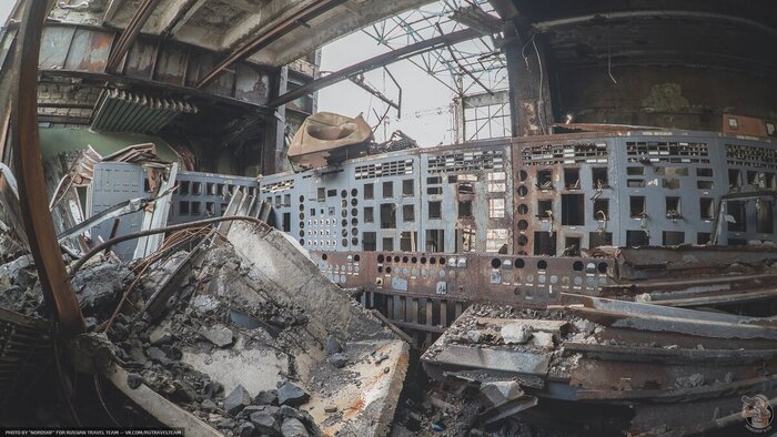 Первая пультовая. Пульты управления и электрощитовая