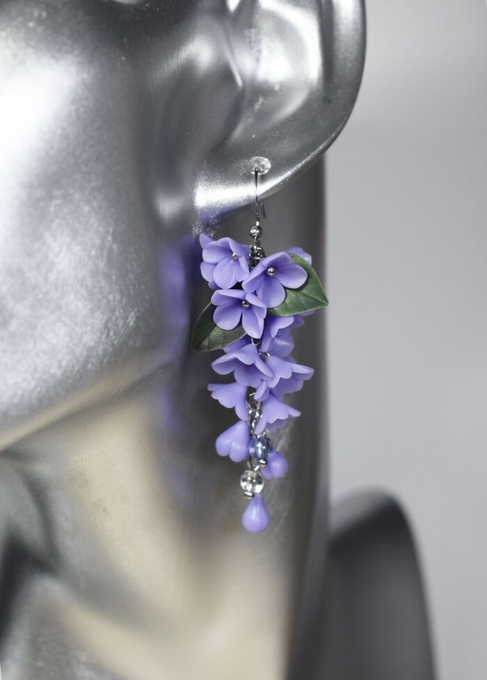 материалы: стальная фурнитура, полимерная глина, стеклянные бусины,