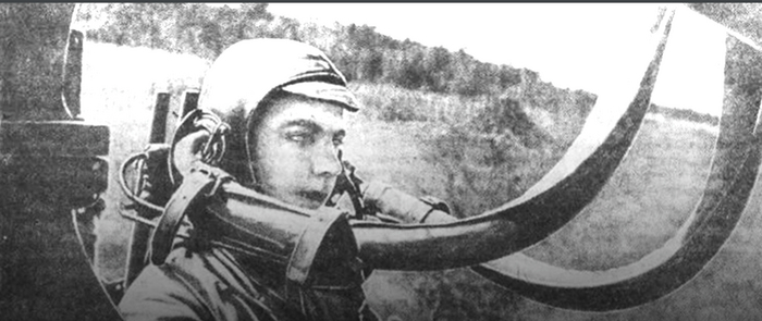 «Слухач» красноармеец В. Алексеев на боевом посту -Л. Бернштейнен