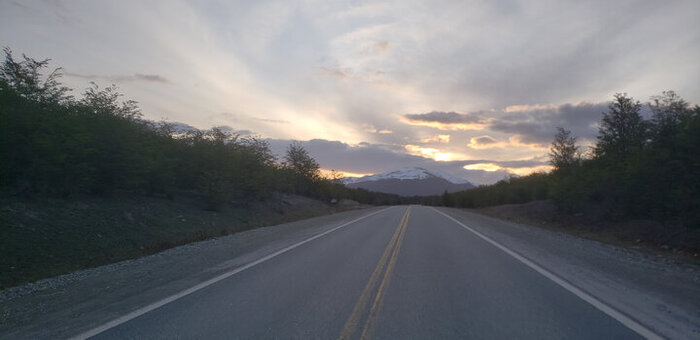 Закат и гора