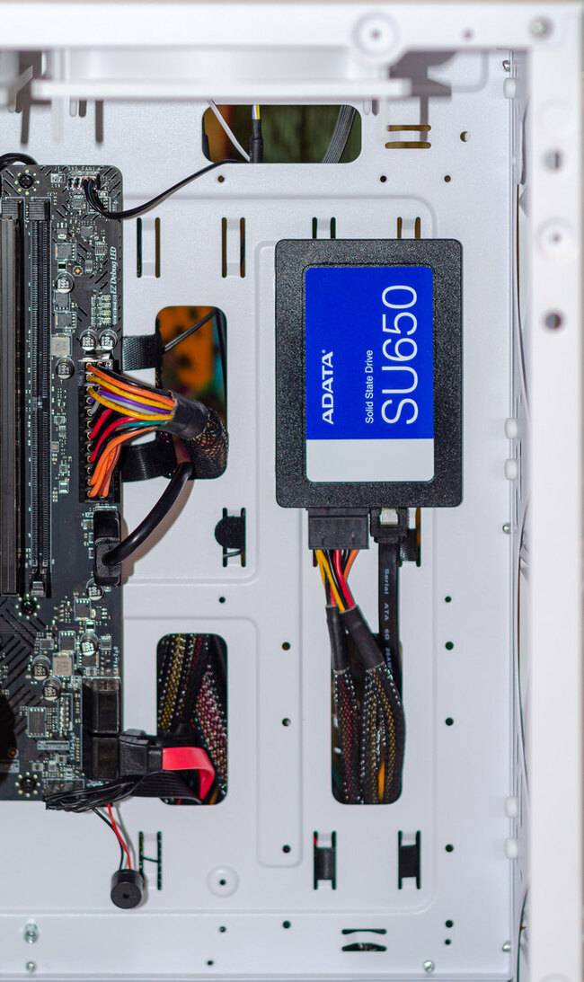 What is the best way to place an SSD in a case? - Ask Peekaboo, Ventilation, Computer, PC case, SSD, Question, Computer hardware, Computer help, Assembling your computer, Text