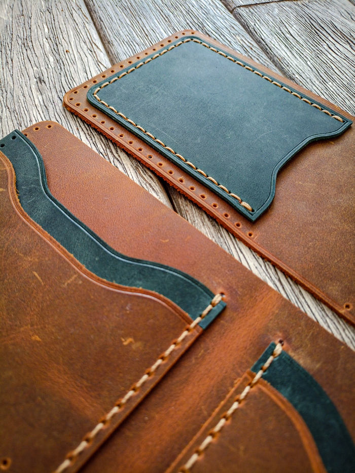 прошиваю задний и внутренние карманы