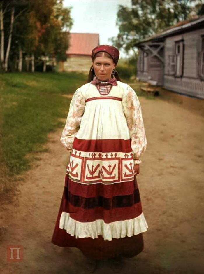 Крестьянка в народном костюме Кросспостинг, Pikabu Publish Bot, Telegram (ссылка)