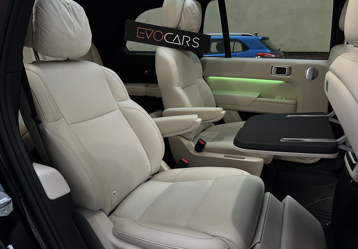 Li Auto  :   L  2025    