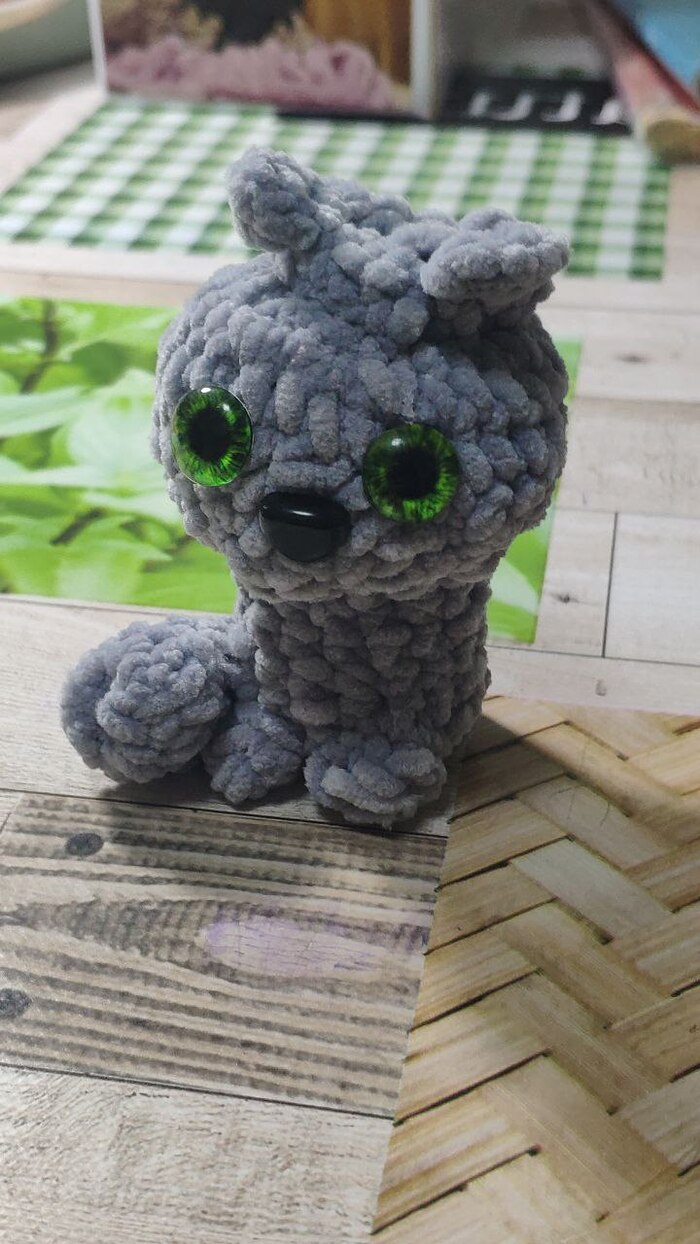 первая проба пера в вязании котика