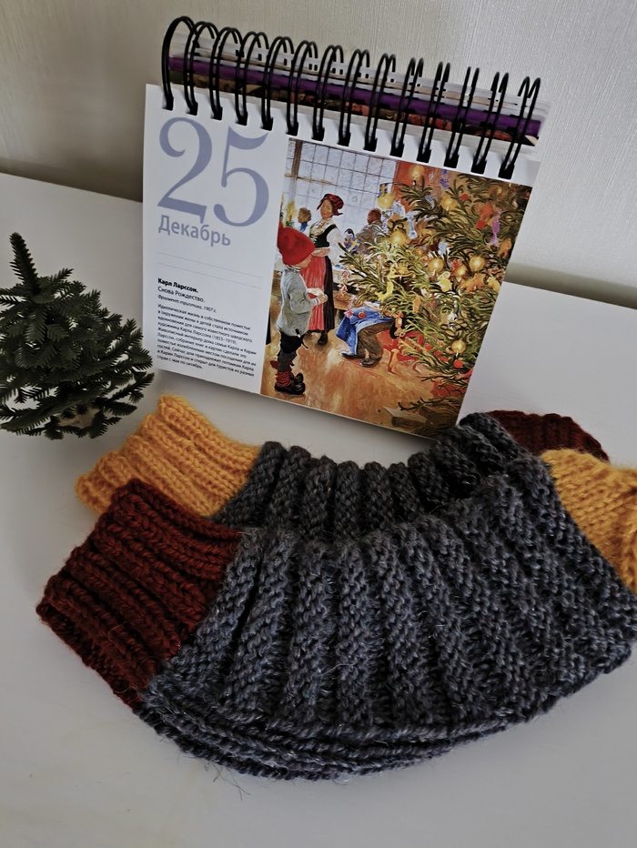 Вдохновлялась картинкой на календаре, Карл Ларссон, "Снова Рождество" (смотрите, какие у мальчика башмаки с загнутыми носами!)