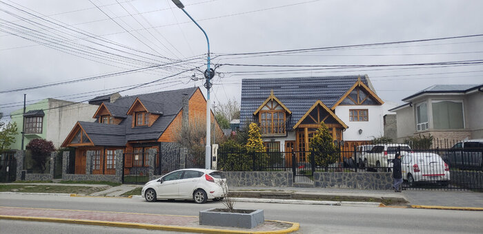 И тут же красивые дома