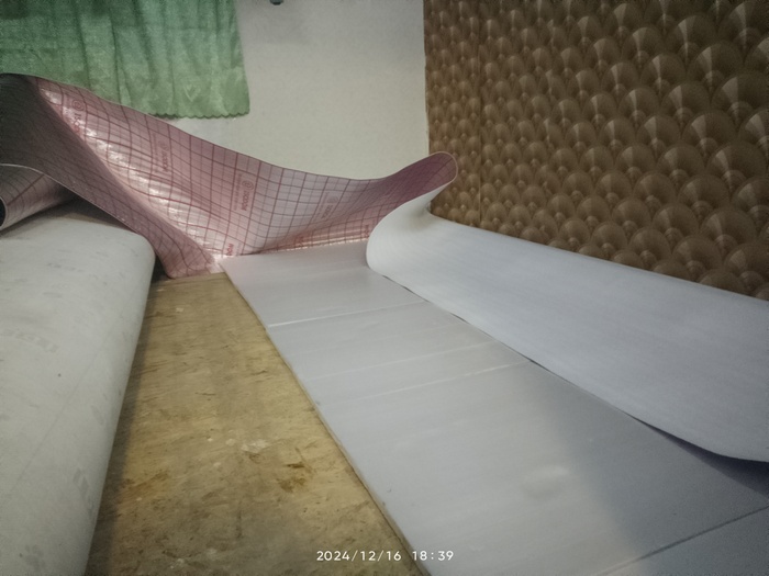 Вмятина от коленки.