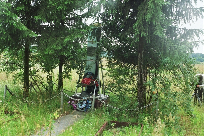 Памятник вертолетчикам, погибшим 2 октября 1986 года. Зенит-Е