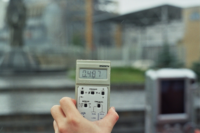 Уровень радиации на смотровой площадке объекта "Укрытие". Естественный фон обычно в 30-50 раз ниже. Зенит-Е