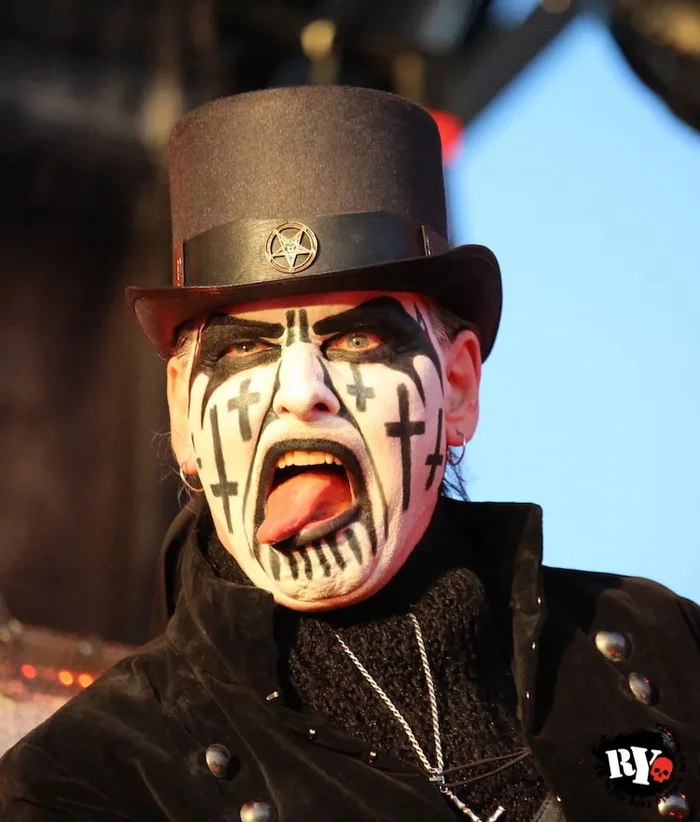 Время предновогодних ПОДАРКОВ наступило! KING DIAMOND запулили brand-new сингл и ОН ПРЕКРАСЕН! В нем есть все - ДРАЙВ, ЗАВЫВАЮЩИЙ... - Metal, Heavy Metal, King Diamond, Mercyful Fate, Видео, YouTube, Длиннопост