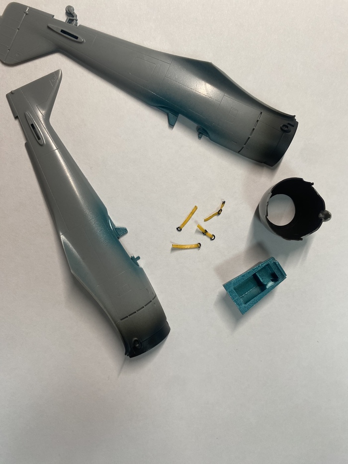 Преждевременно нанес черный на корпус в области мотора