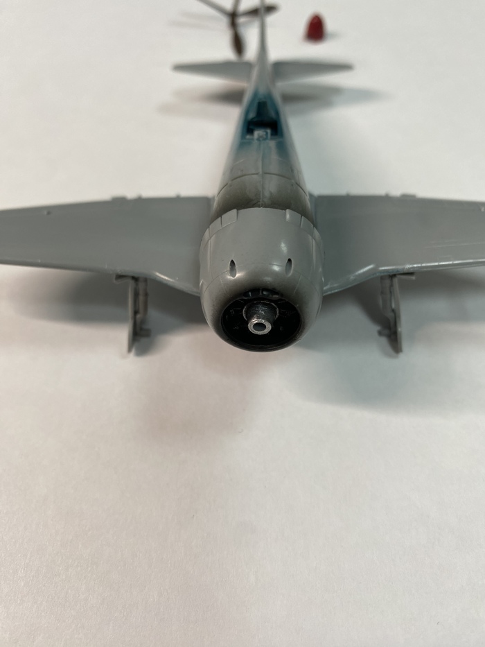 Под курсовые пулеметы до конца высверлил отверстия