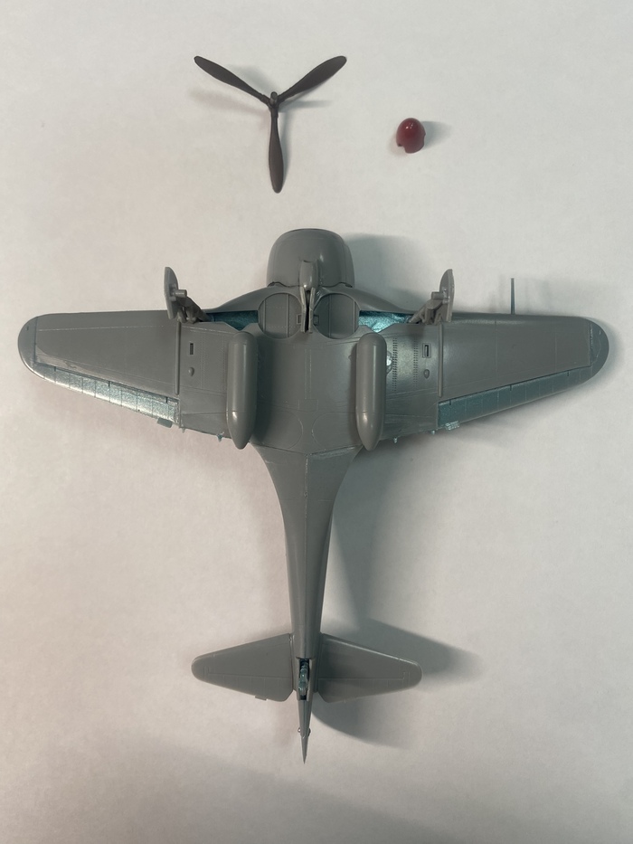 Забыл окрасить ниши под заднее и передние шасси